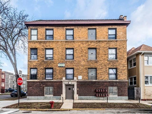 Apartment for rent at 5448 W Adams St #E32, Chicago, IL 60644