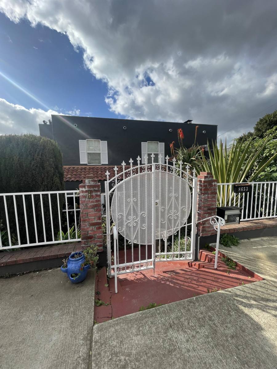 House for rent at 8653 Thermal Ave #B, Oakland, CA 94605