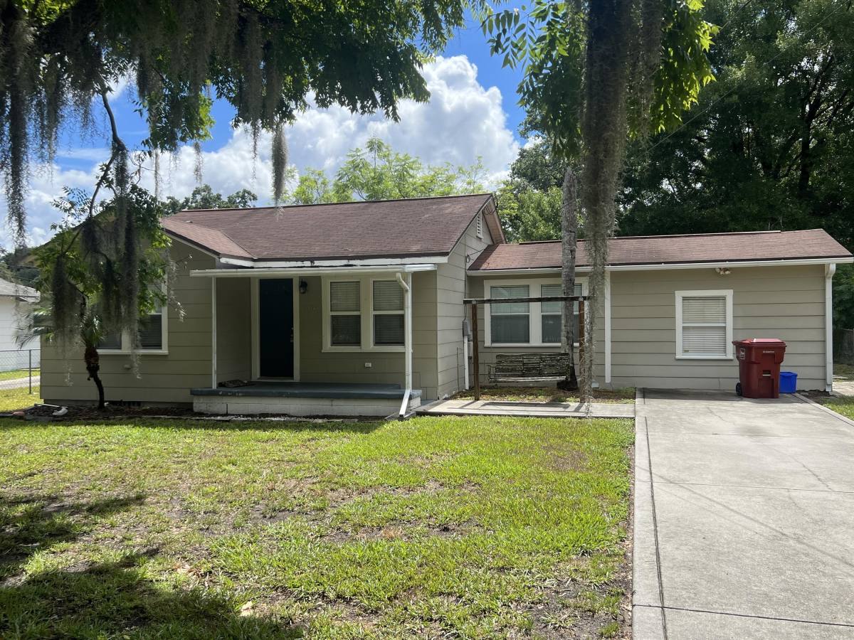 House for rent at 1004 N Gordon St, Plant City, FL 33563