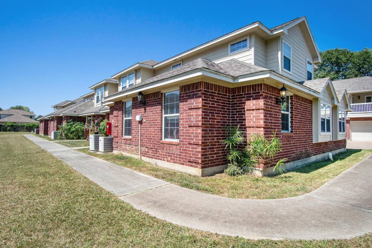 Townhouse for rent at Marquis Townhomes, 1239 Lovett St, Tomball, TX 77375