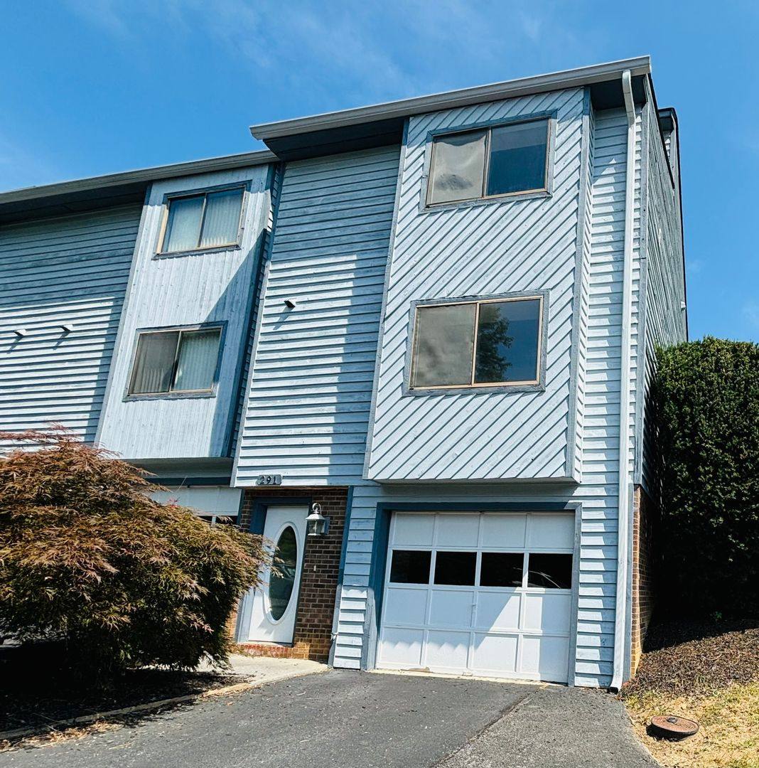 Townhouse for rent at 291 New Kent Rd, Blacksburg, VA 24060