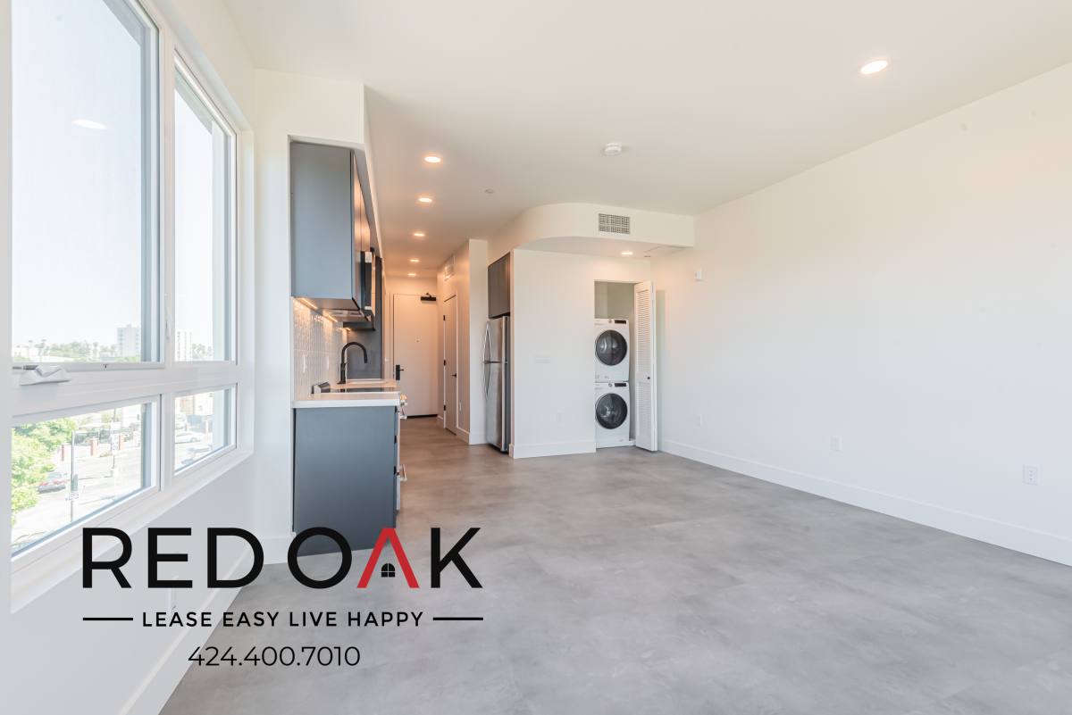 Condo for rent at 3450 W 43rd St #514-E, Los Angeles, CA 90008
