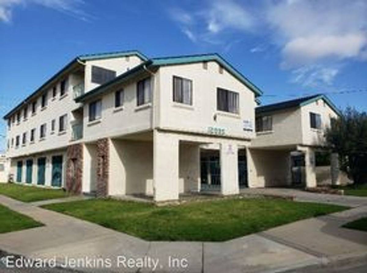 Apartment for rent at 12935 Roselle Ave, Hawthorne, CA 90250