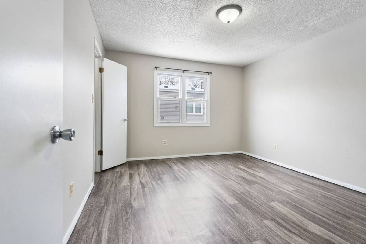 Apartment for rent at 1008 Leavitt St, Waterloo, IA 50702