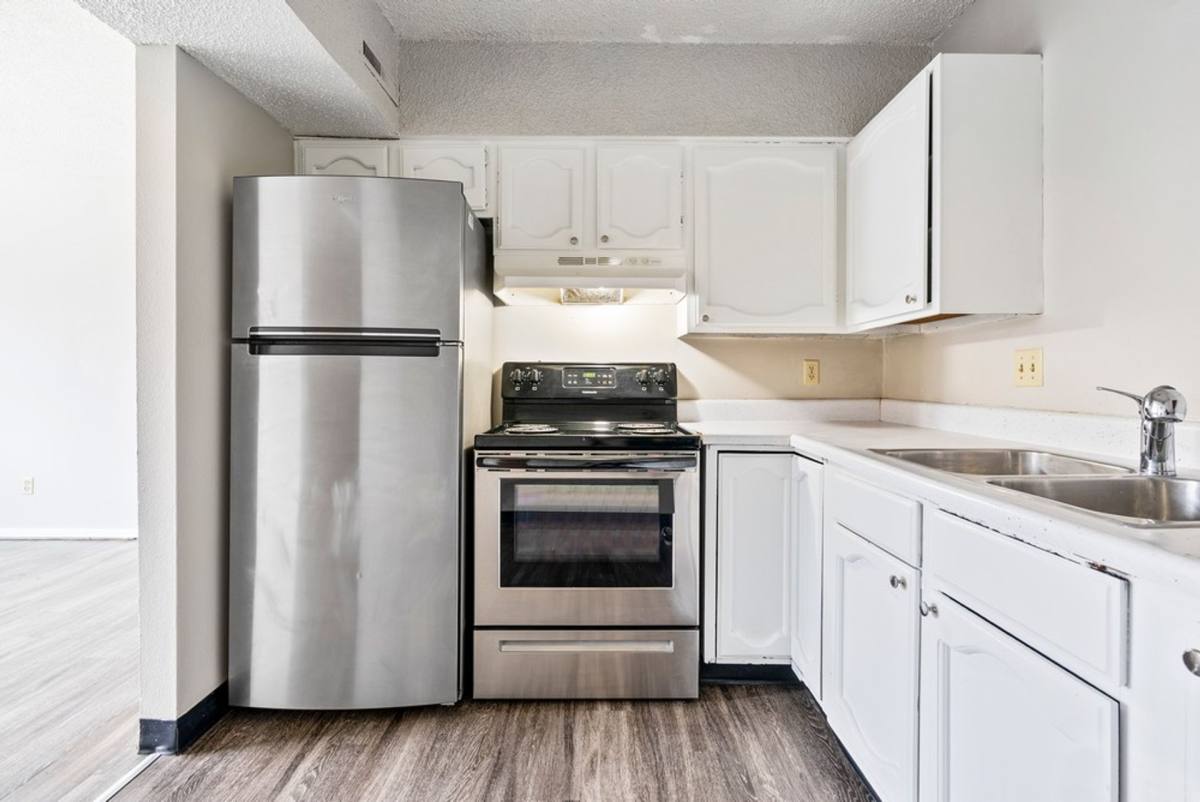 Apartment for rent at 1008 Leavitt St, Waterloo, IA 50702