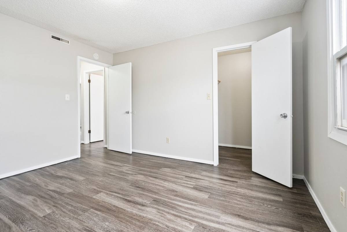 Apartment for rent at 1008 Leavitt St, Waterloo, IA 50702