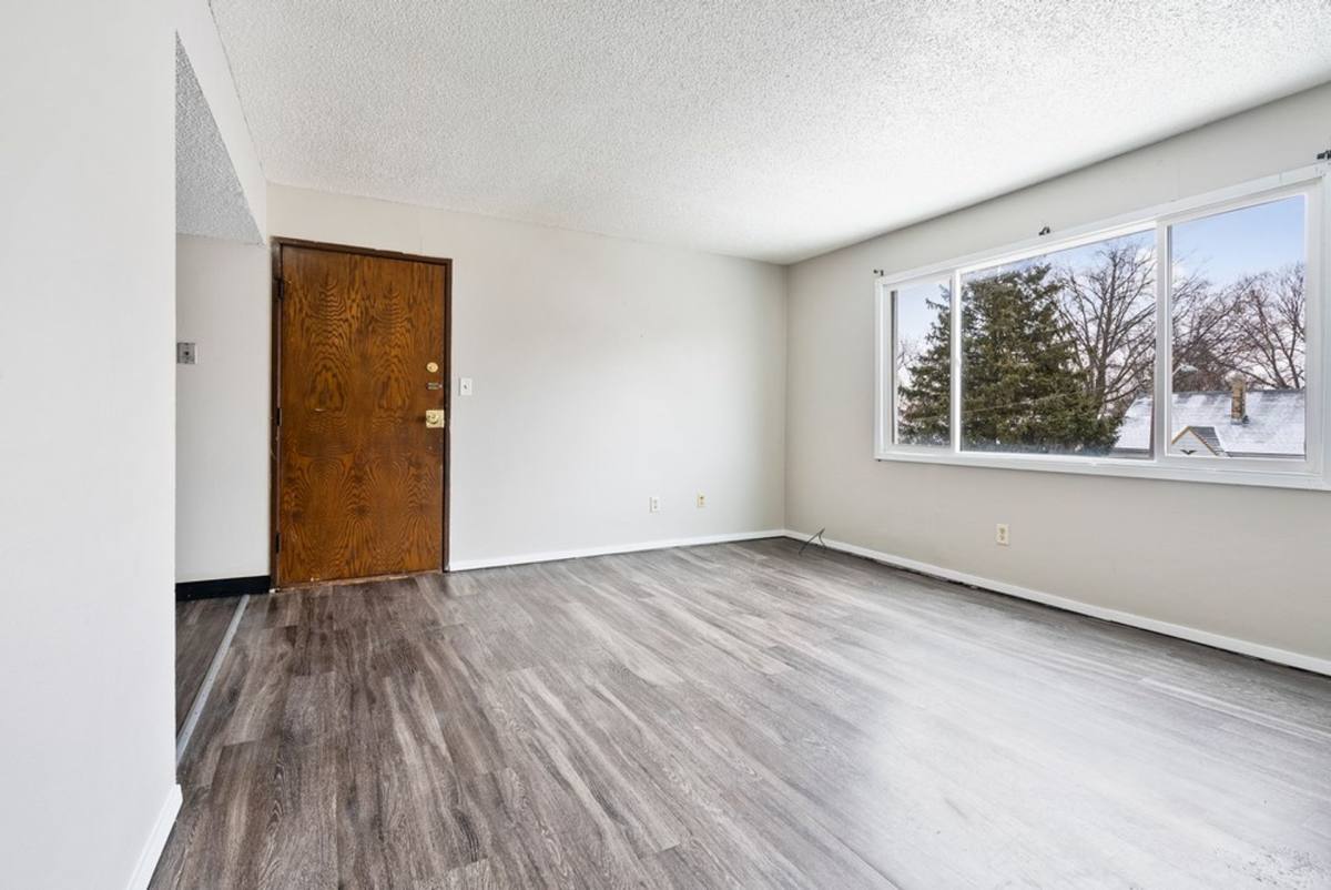 Apartment for rent at 1008 Leavitt St, Waterloo, IA 50702