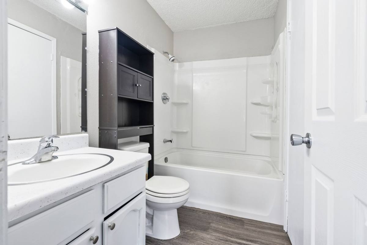 Apartment for rent at 1008 Leavitt St, Waterloo, IA 50702