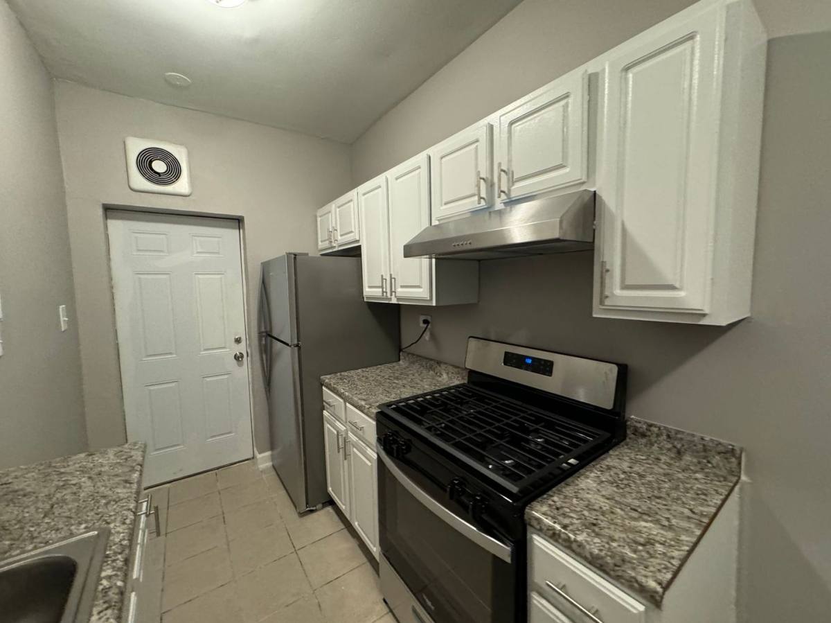 Apartment for rent at 7436 S Kingston Ave, Chicago, IL 60649