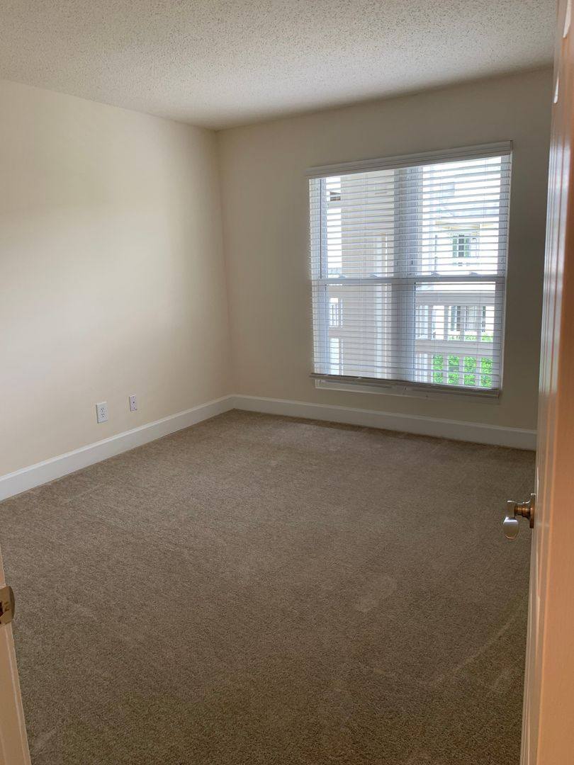 Apartment for rent at 1000 Columbine Dr, Frederick, MD 21701