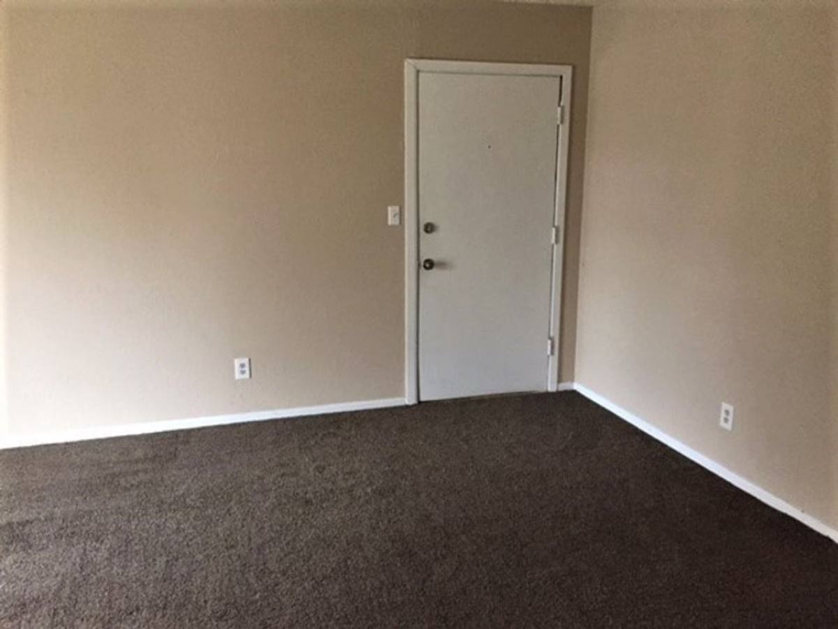 Apartment for rent at 4 W Canterbury Court, Ottawa, KS 66067