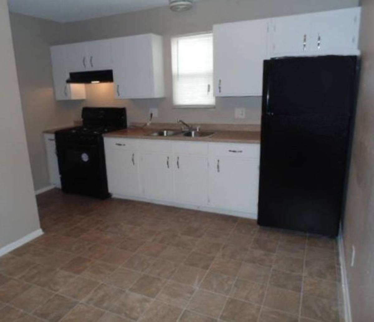Apartment for rent at 4 W Canterbury Court, Ottawa, KS 66067