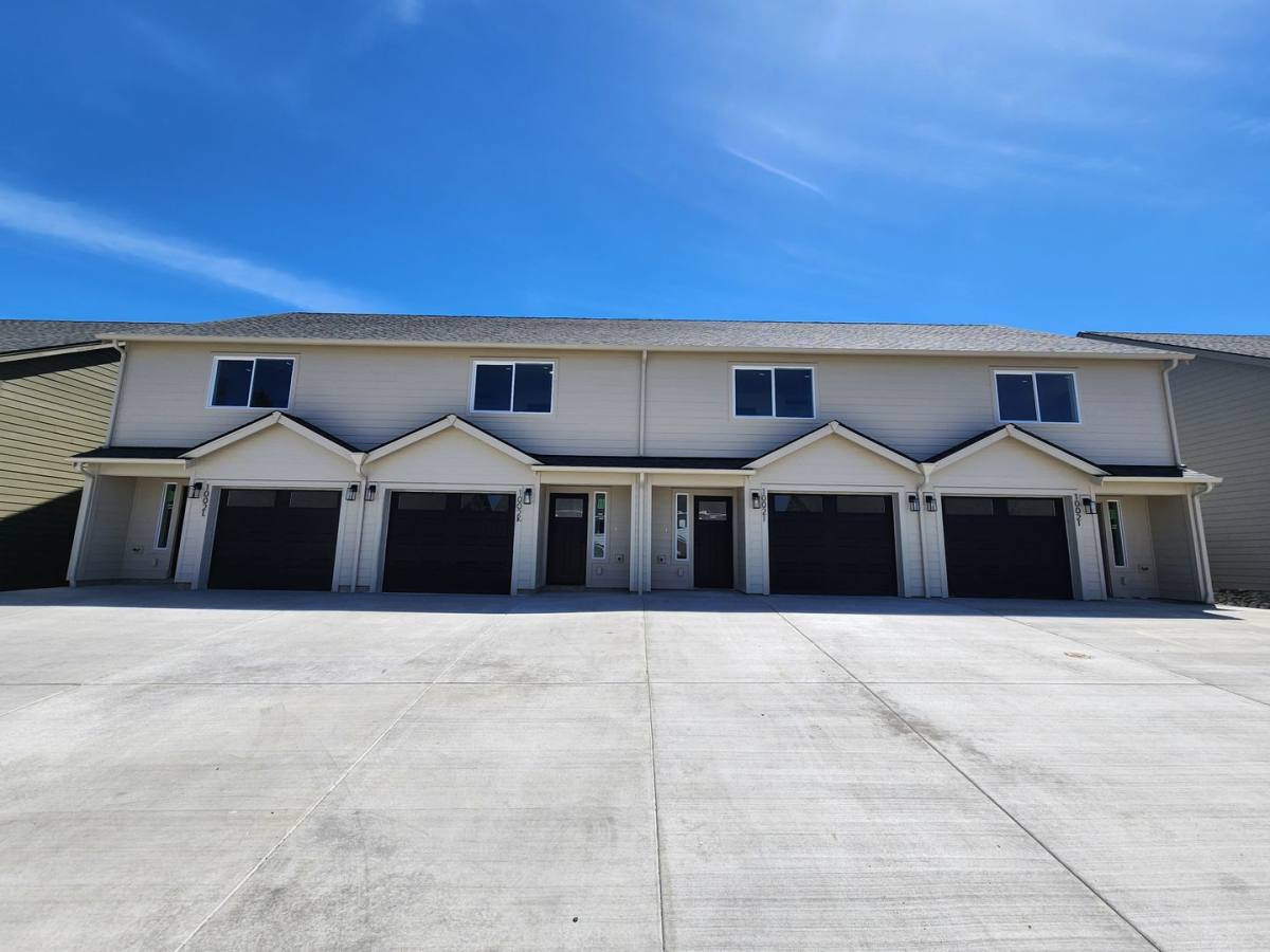 1002 Peach Rd K, Winlock, WA 98596 Townhouse For Rent