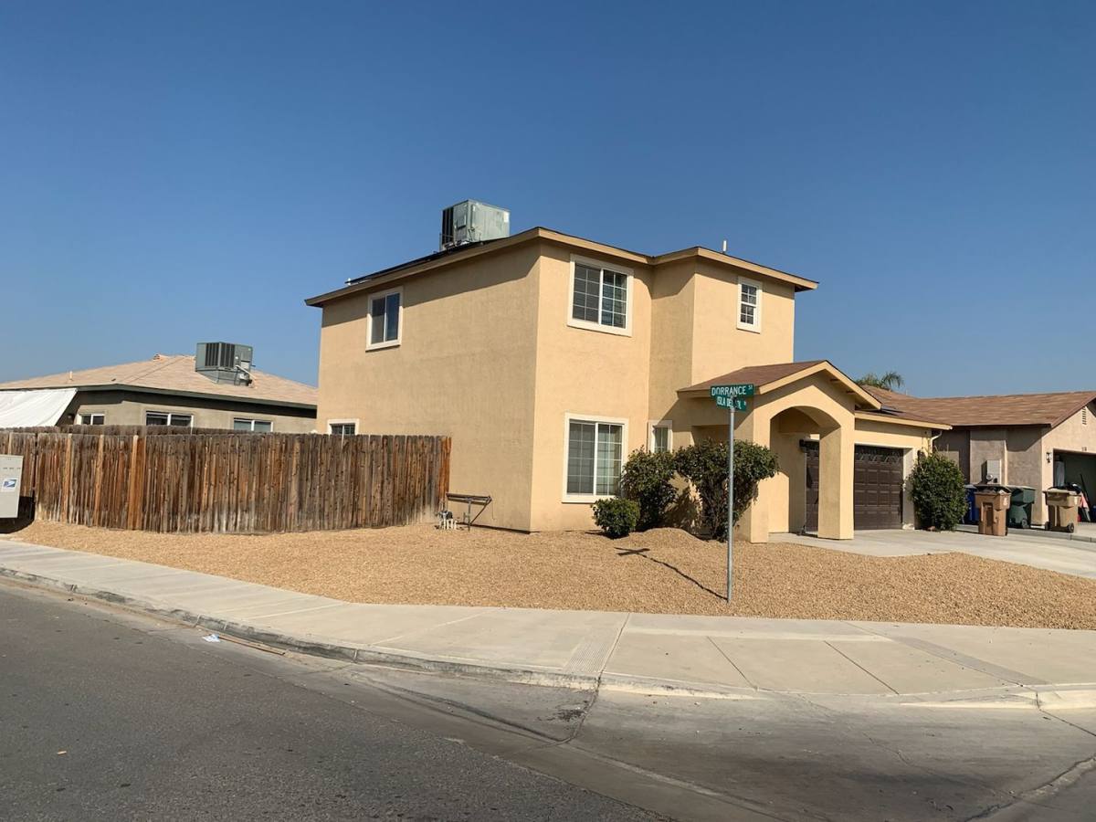 112 Isla Del Sol Dr, Bakersfield, CA 93307 House For Rent