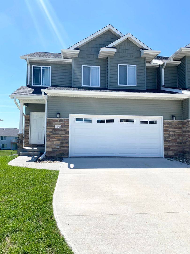 1182 Leann Circle, North Liberty, IA 52317 Townhouse For Rent 2,700