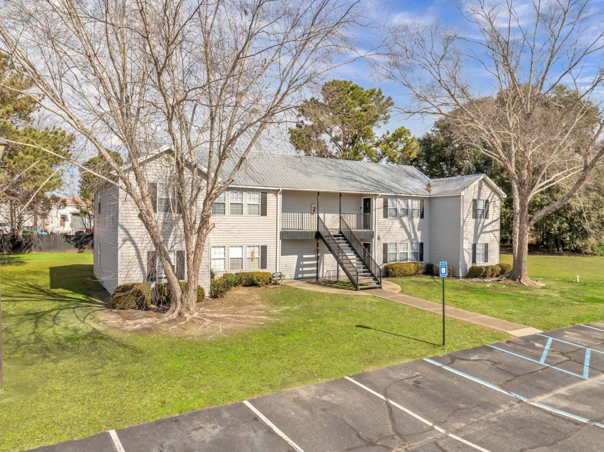 Apartment for rent at 100 Tallokas Court, Leesburg, GA 31763