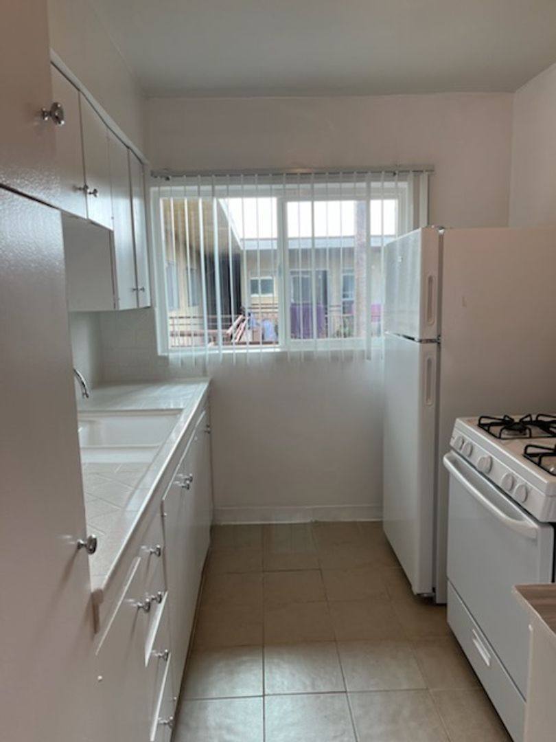 Apartment for rent at 4525 Santa Rosalia Dr, Los Angeles, CA 90008
