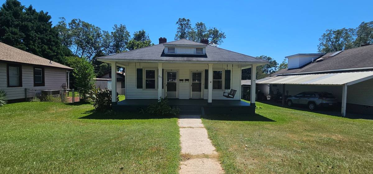Apartment for rent at 205-B Fifth Ave, Thomaston, GA 30286