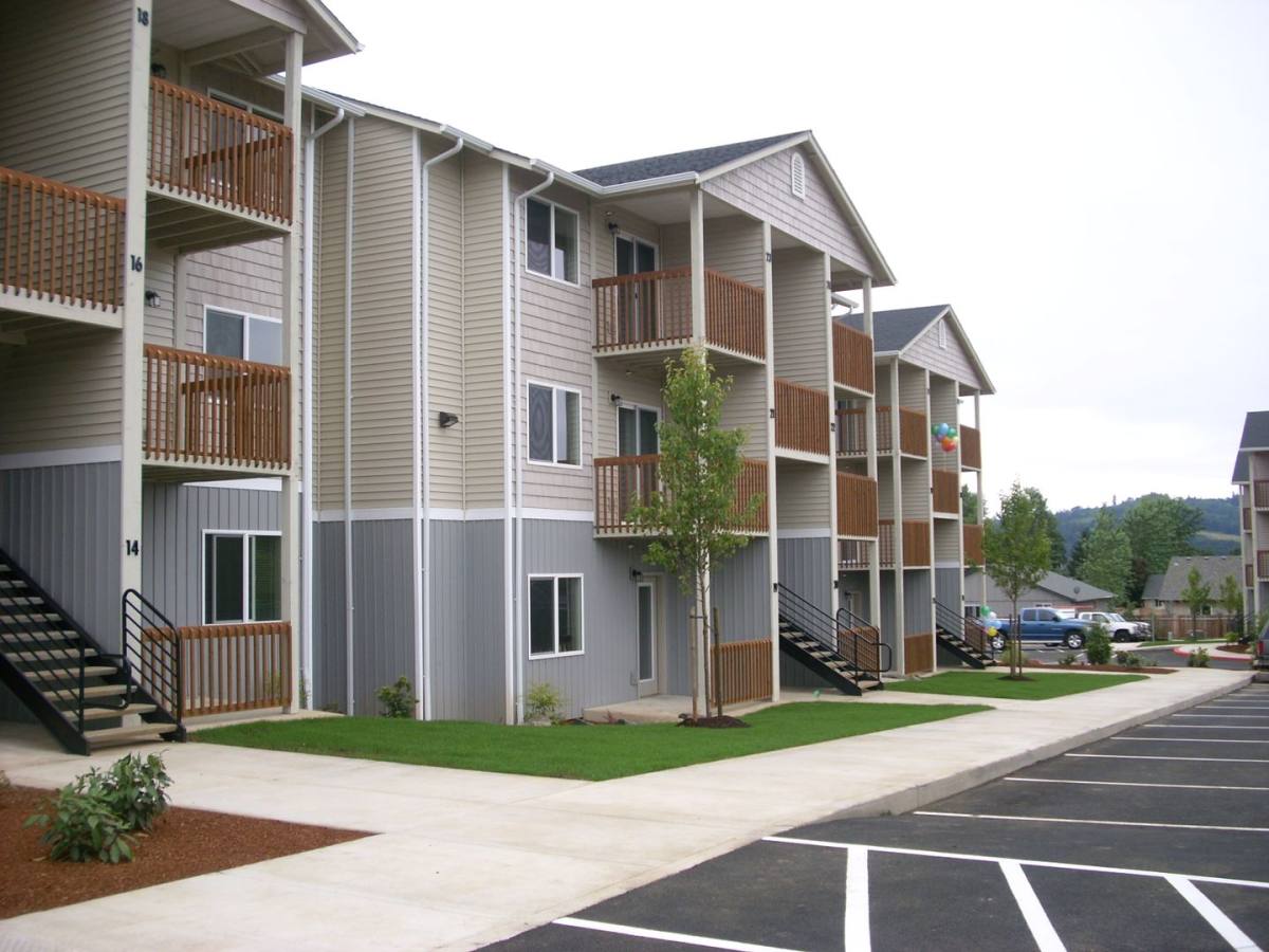 Apartment for rent at 481 E Ellendale Ave, Dallas, OR 97338