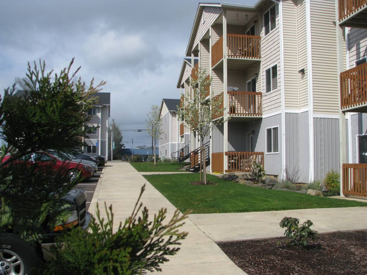Apartment for rent at 481 E Ellendale Ave, Dallas, OR 97338
