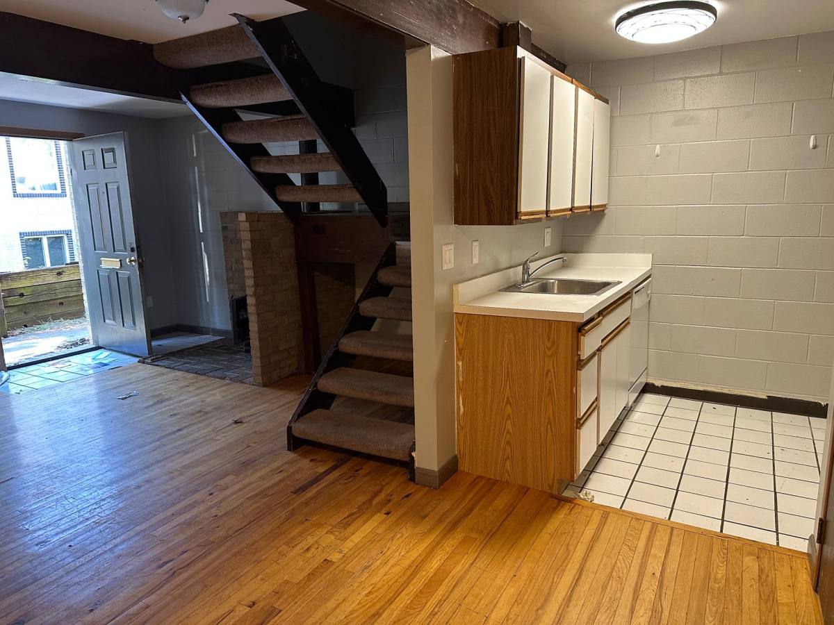 Townhouse for rent at 64 W Northwood Ave, Columbus, OH 43201