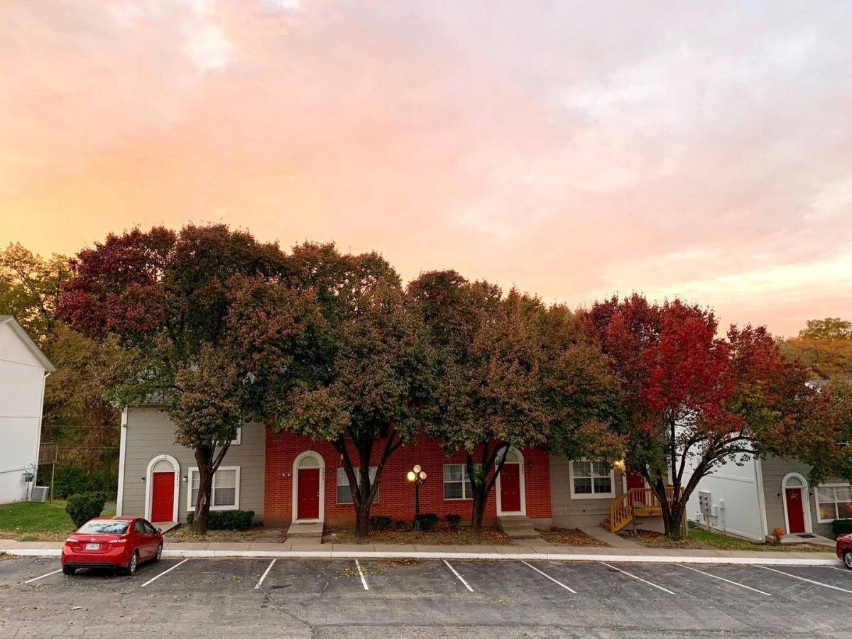 Apartment for rent at 3622 NE Chouteau Trafficway, Kansas City, MO 64117