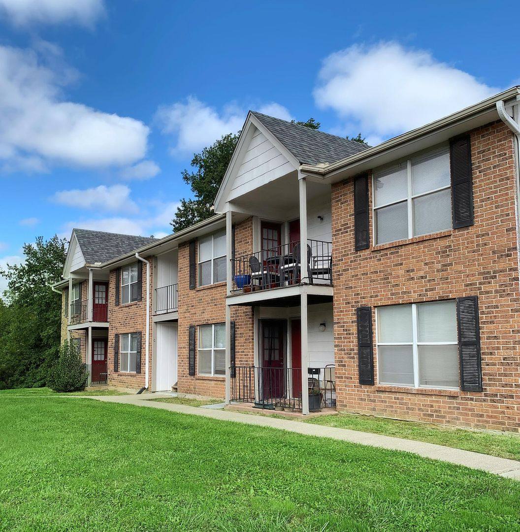 Apartment for rent at 3622 NE Chouteau Trafficway, Kansas City, MO 64117