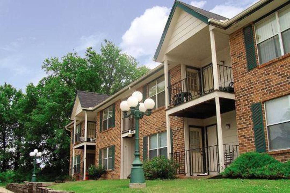 Apartment for rent at 3622 NE Chouteau Trafficway, Kansas City, MO 64117