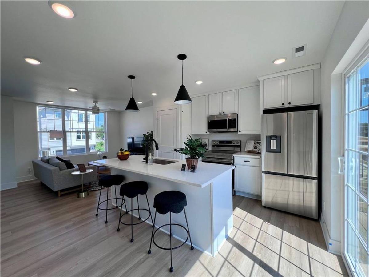 Townhouse for rent at 4400 154th St, Urbandale, IA 50323