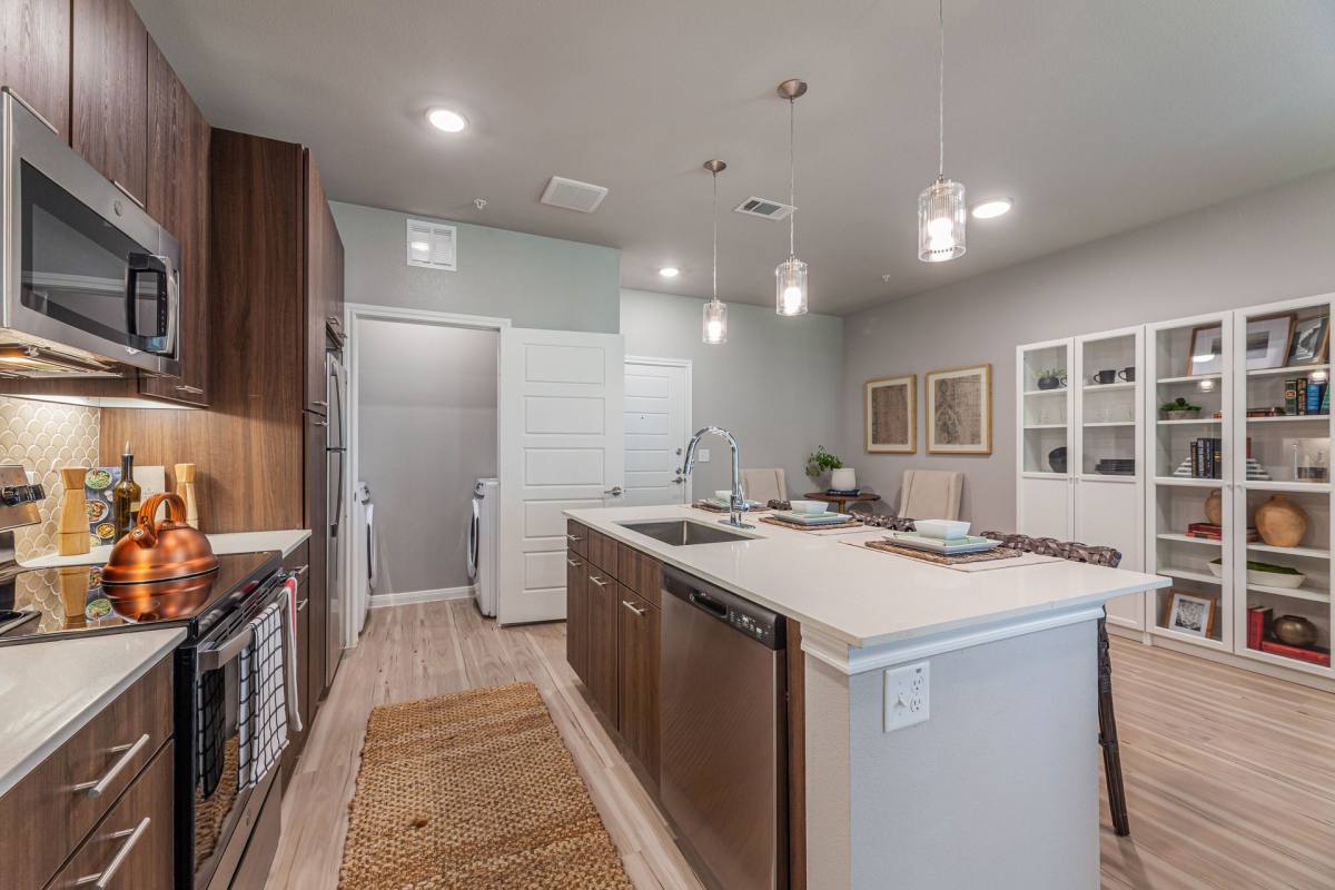 Apartment for rent at 120 S Westmoreland Rd, Desoto, TX 75115