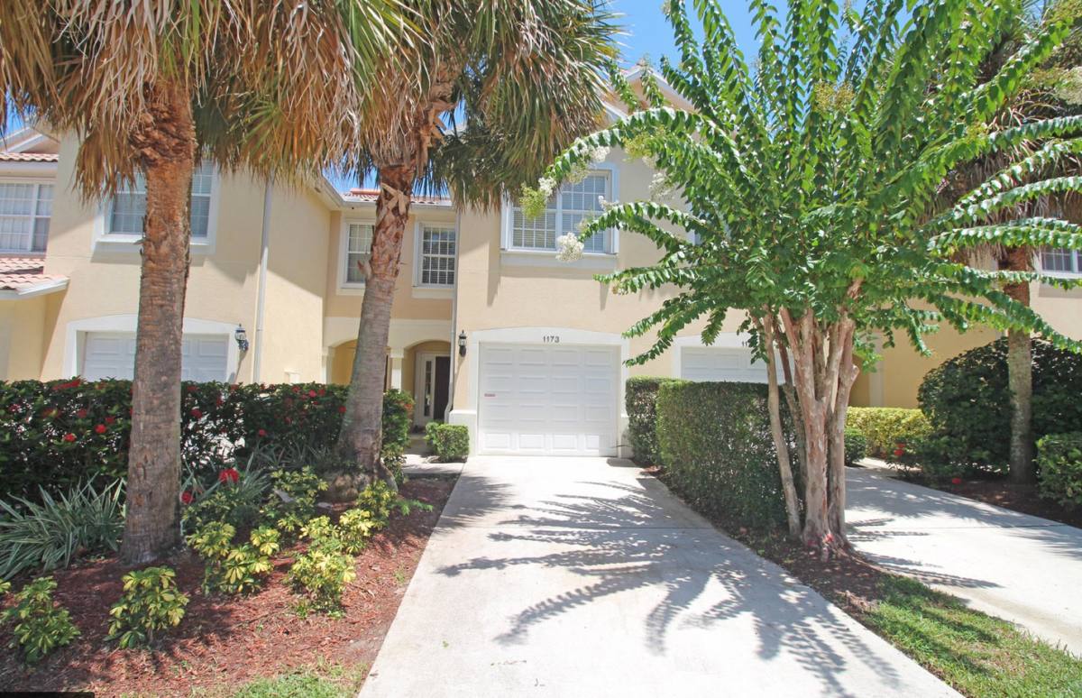 1173 Pinewood Lake Court, West Palm Beach, FL 33415 Townhouse For