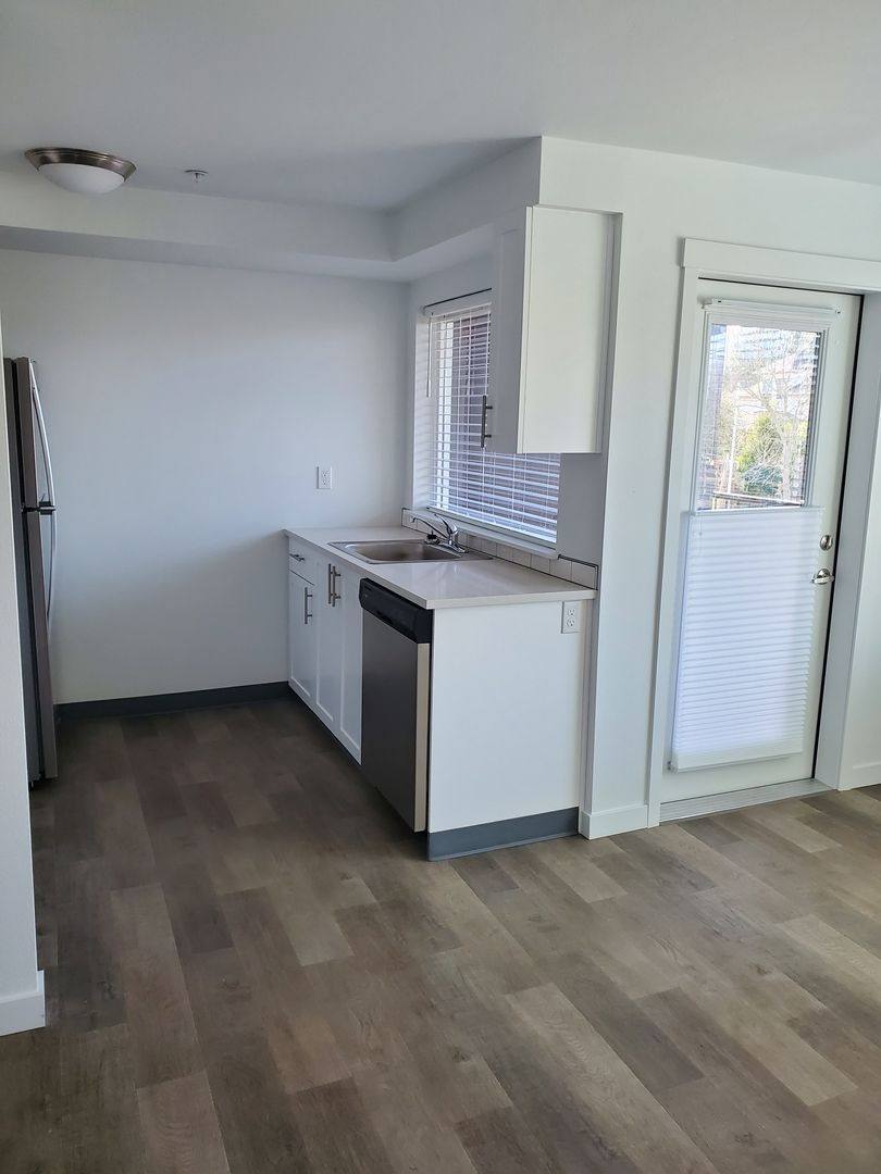 Apartment for rent at 7676 N Lombard St, Portland, OR 97203