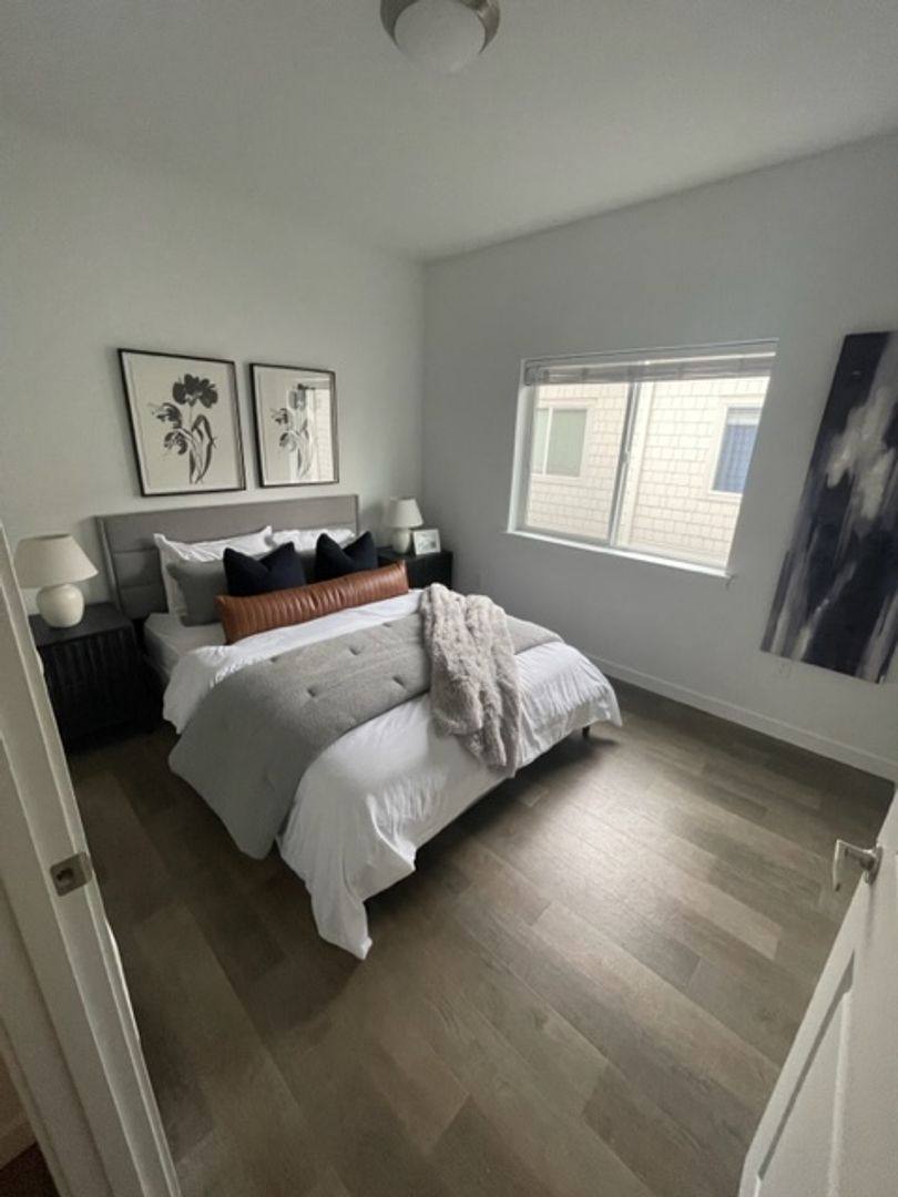 Apartment for rent at 7676 N Lombard St, Portland, OR 97203