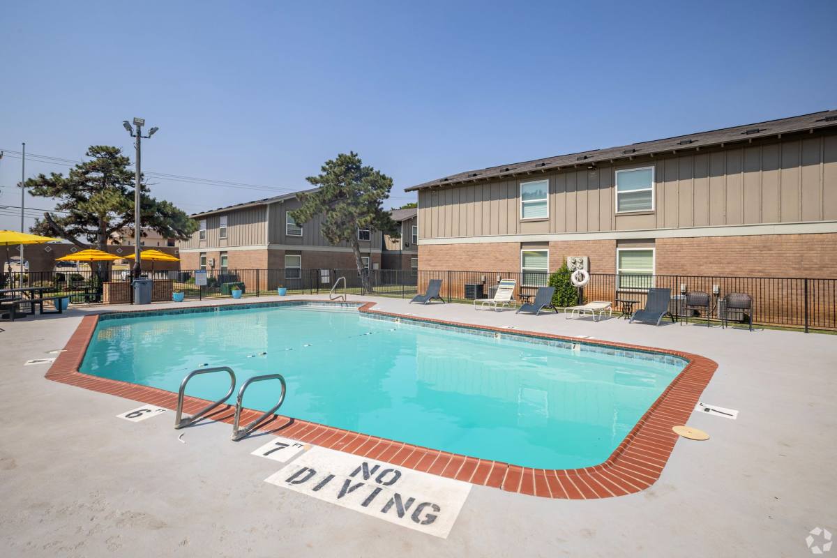 Apartment for rent at 633 W Vandament Ave, Yukon, OK 73099