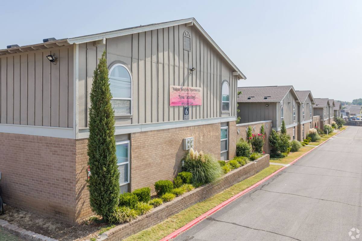 Apartment for rent at 633 W Vandament Ave, Yukon, OK 73099
