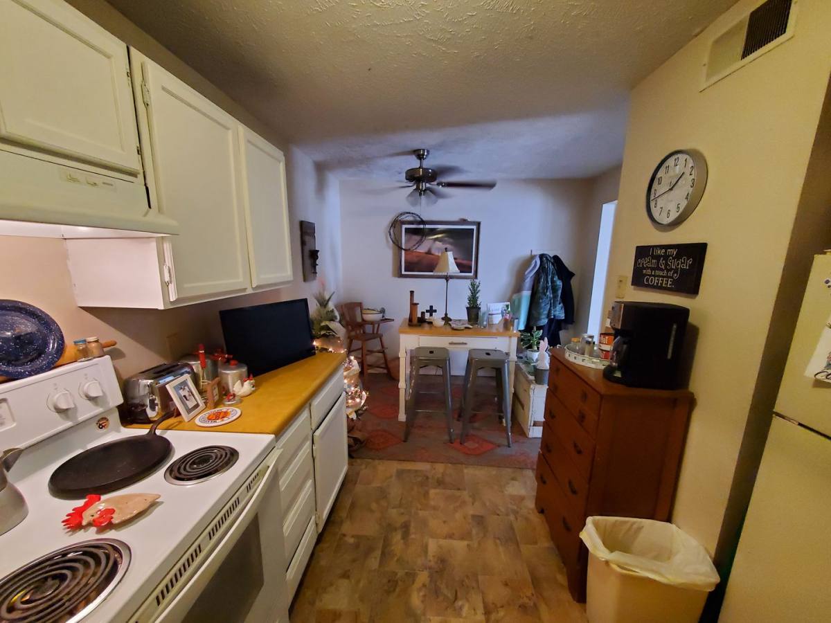Apartment for rent at 831 & 837 E Wayne Ave, Salina, KS 67401