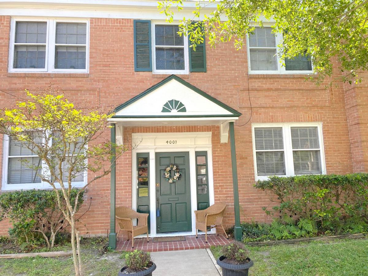 Apartment for rent at 4001 Austin, Houston, TX 77004