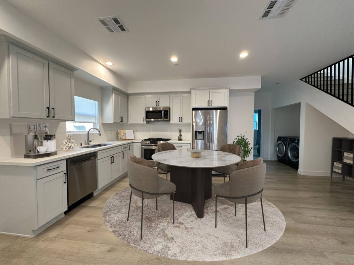 Apartment for rent at 14248 Roscoe Blvd, Panorama City, CA 91402