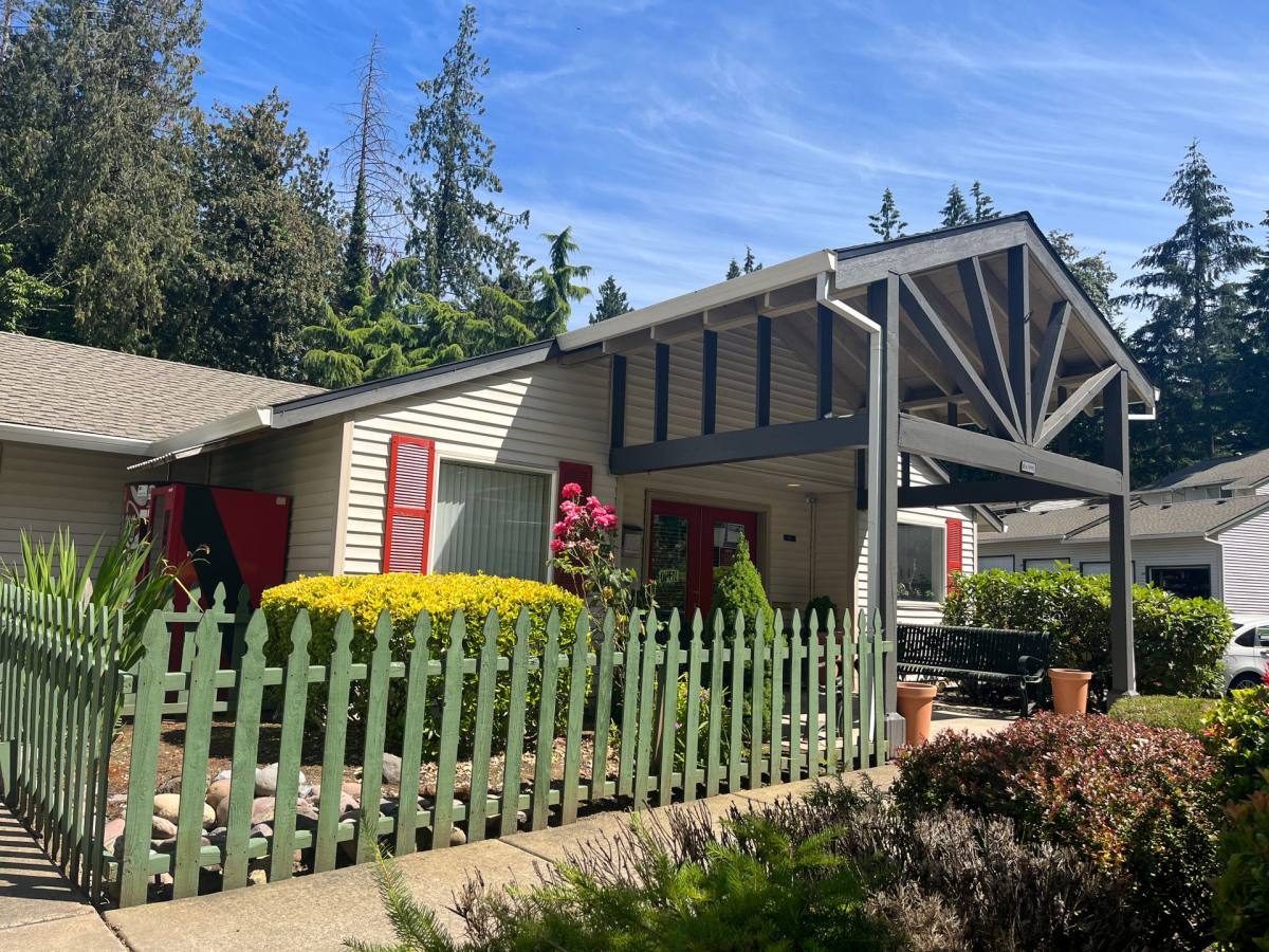Apartment for rent at 14155 S Beavercreek Rd, Oregon City, OR 97045