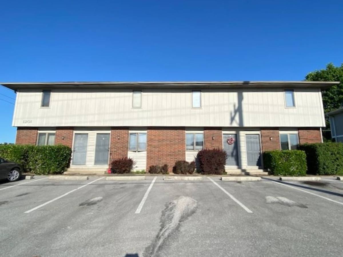 1201 N Main St, Nixa, MO 65714 Townhouse For Rent RentalSource