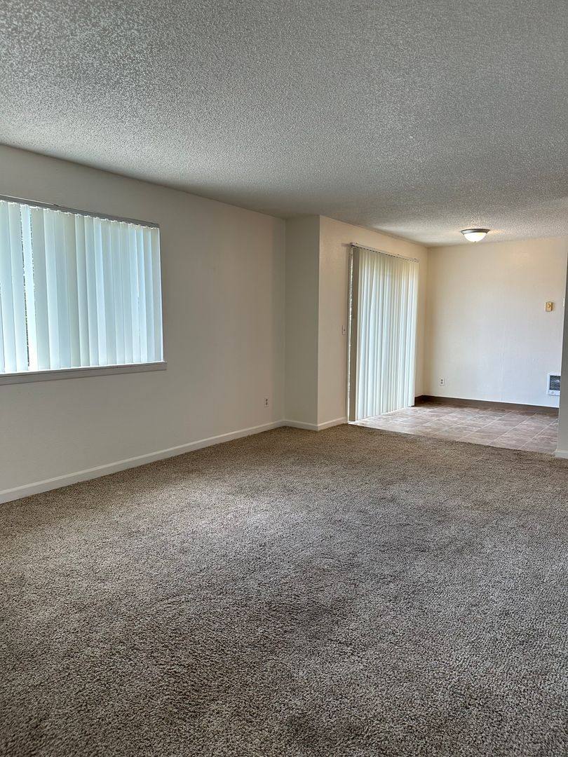 Apartment for rent at 3655 Hawthorne Ave NE, Salem, OR 97301