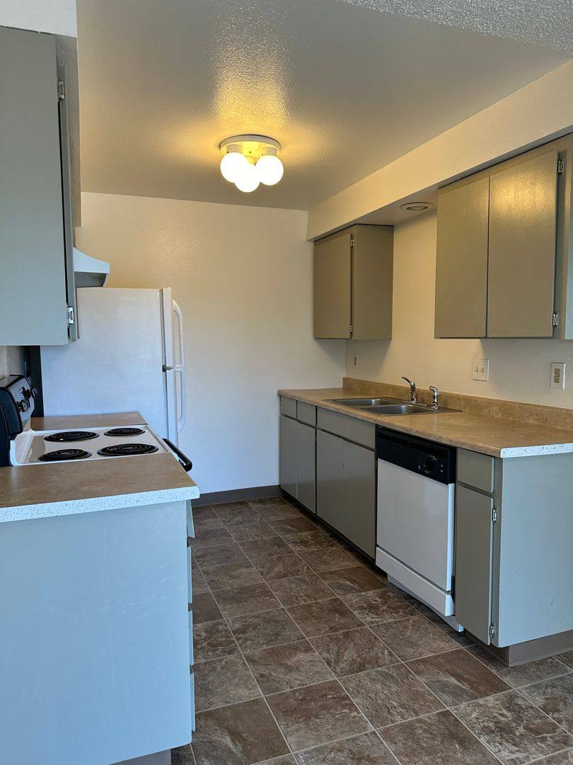 Apartment for rent at 3655 Hawthorne Ave NE, Salem, OR 97301