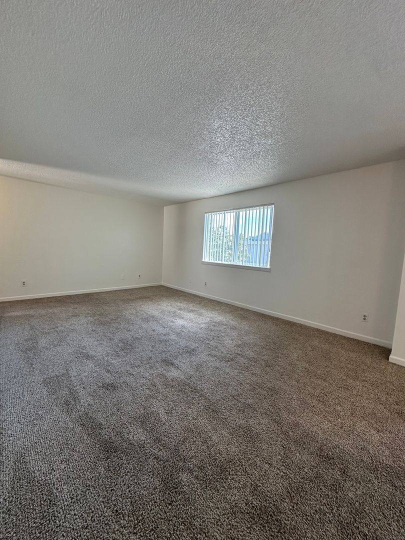 Apartment for rent at 3655 Hawthorne Ave NE, Salem, OR 97301