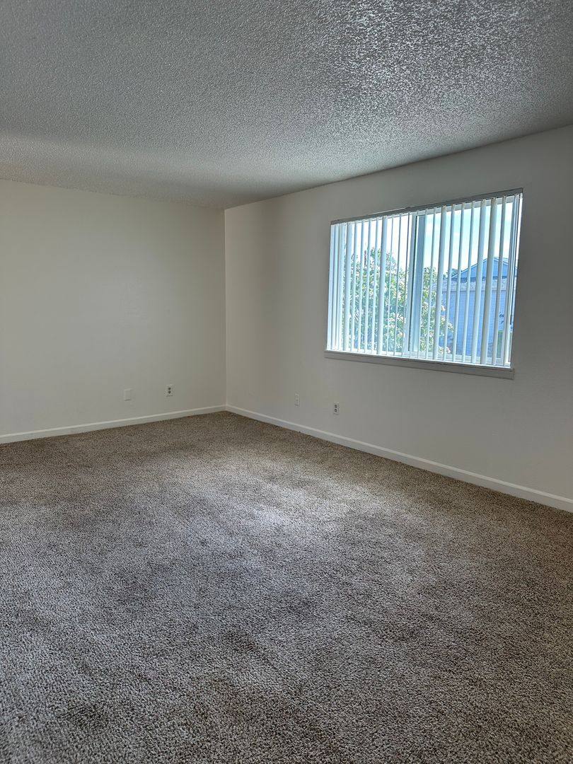 Apartment for rent at 3655 Hawthorne Ave NE, Salem, OR 97301