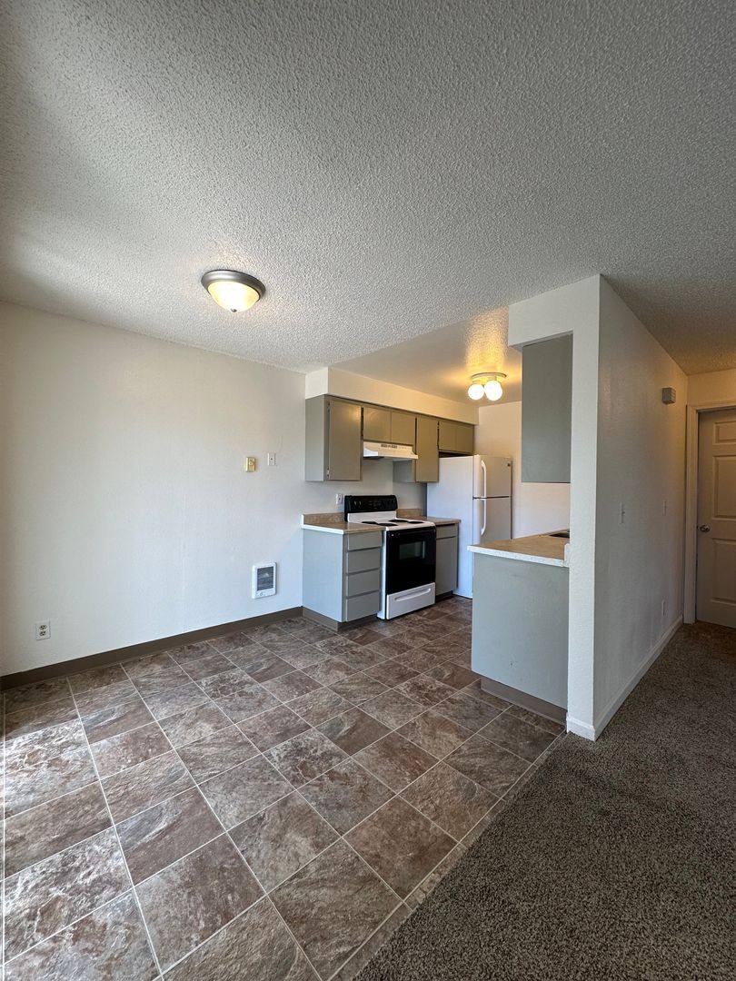 Apartment for rent at 3655 Hawthorne Ave NE, Salem, OR 97301