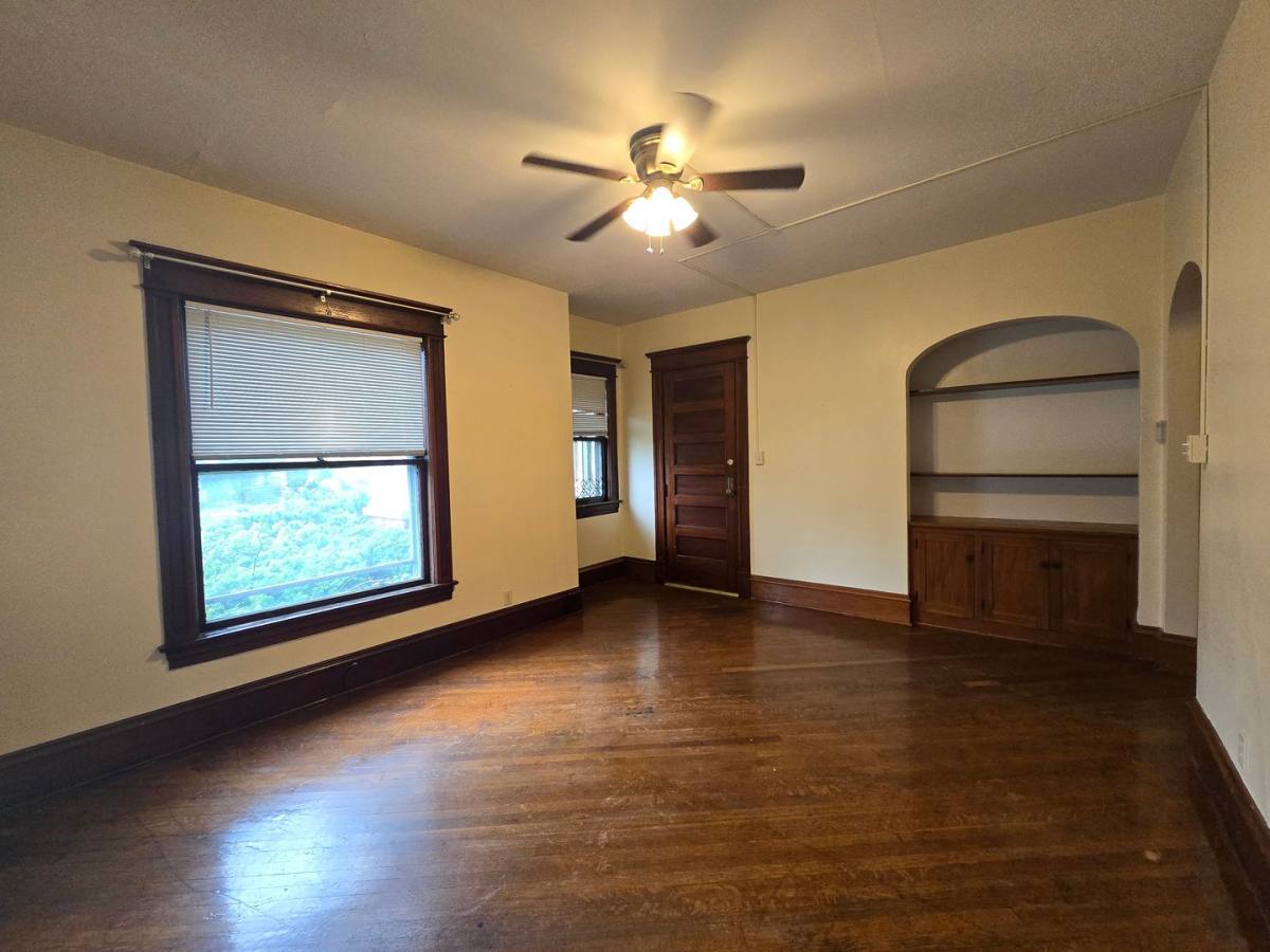 Apartment for rent at 445 W William St, Decatur, IL 62522