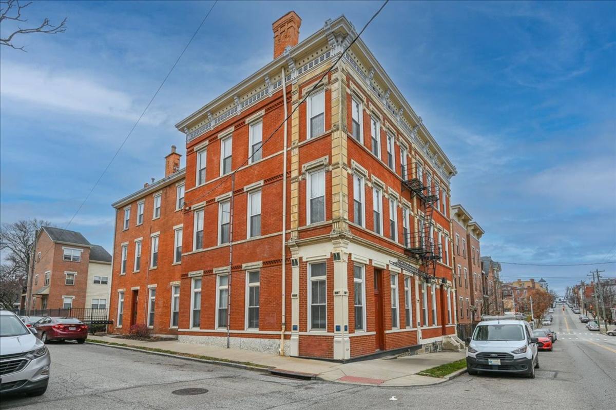 Apartment for rent at 213-215 E University Ave, Cincinnati, OH 45219