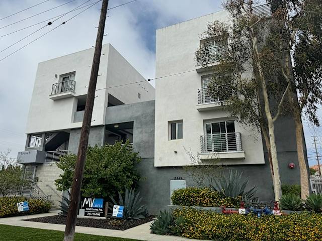 Apartment for rent at 12449 Louise Ave #A11, Los Angeles, CA 90066