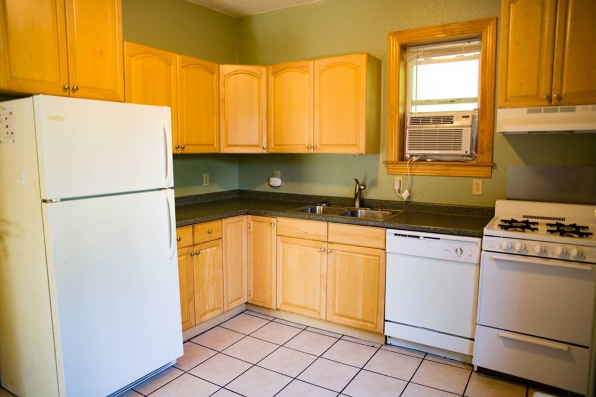 Apartment for rent at 825-27 15th Ave SE, Minneapolis, MN 55414