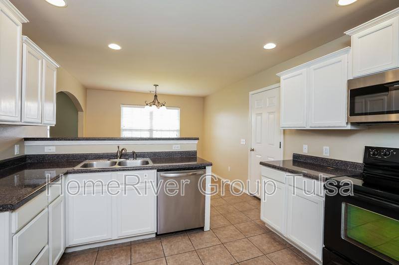 10805 E 124th St N, Collinsville, OK 74021 House For Rent 1,695